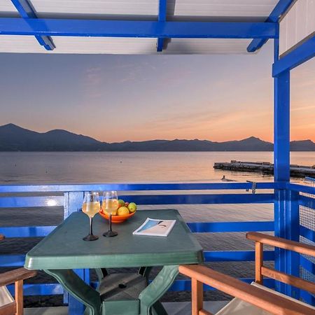 Blue Traditional Boathouse In Klima Klima  المظهر الخارجي الصورة