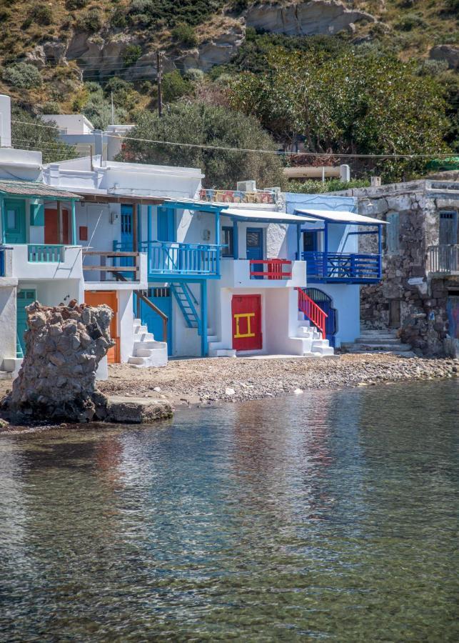 Blue Traditional Boathouse In Klima Klima  المظهر الخارجي الصورة