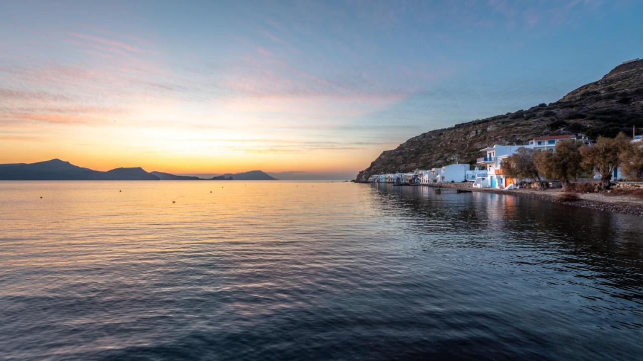 Blue Traditional Boathouse In Klima Klima  المظهر الخارجي الصورة