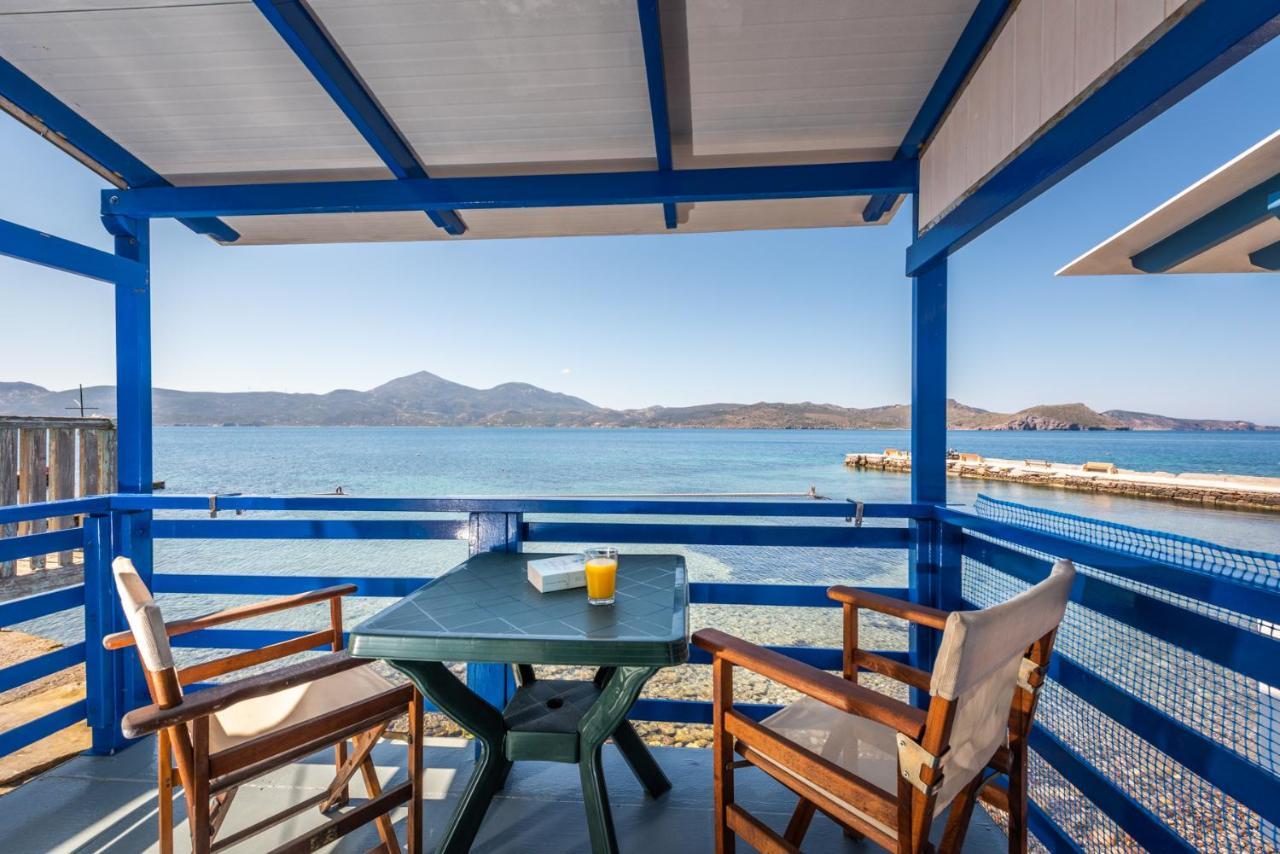 Blue Traditional Boathouse In Klima Klima  المظهر الخارجي الصورة
