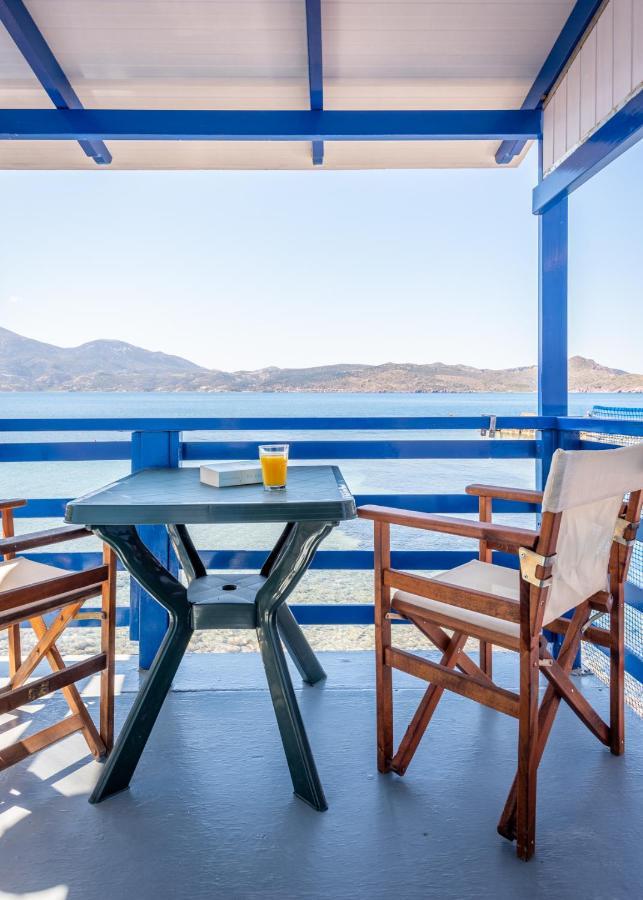 Blue Traditional Boathouse In Klima Klima  المظهر الخارجي الصورة